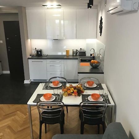 Apartament Emilia Apartment วอร์ซอ ภายนอก รูปภาพ